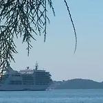 G&b * Trogir