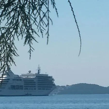 G&b * Trogir