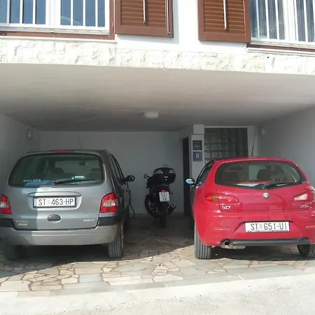 Apartment G&b *