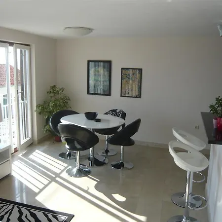 Apartment G&b *