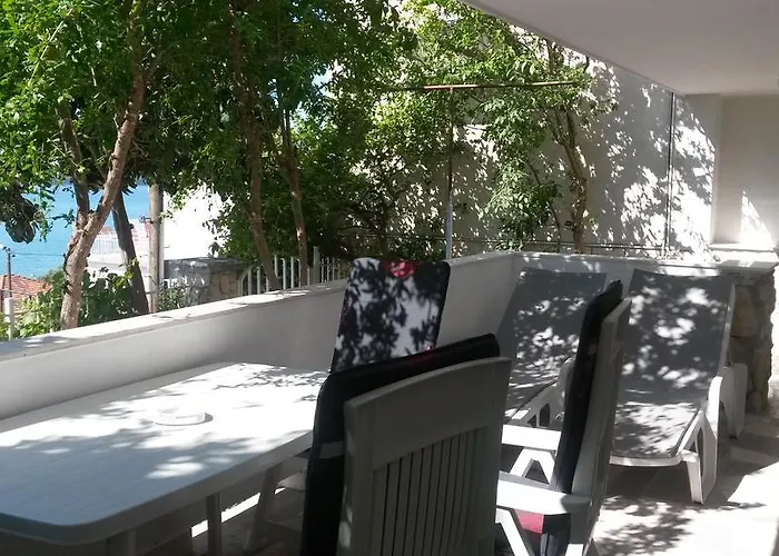 アパート G&b トロギール